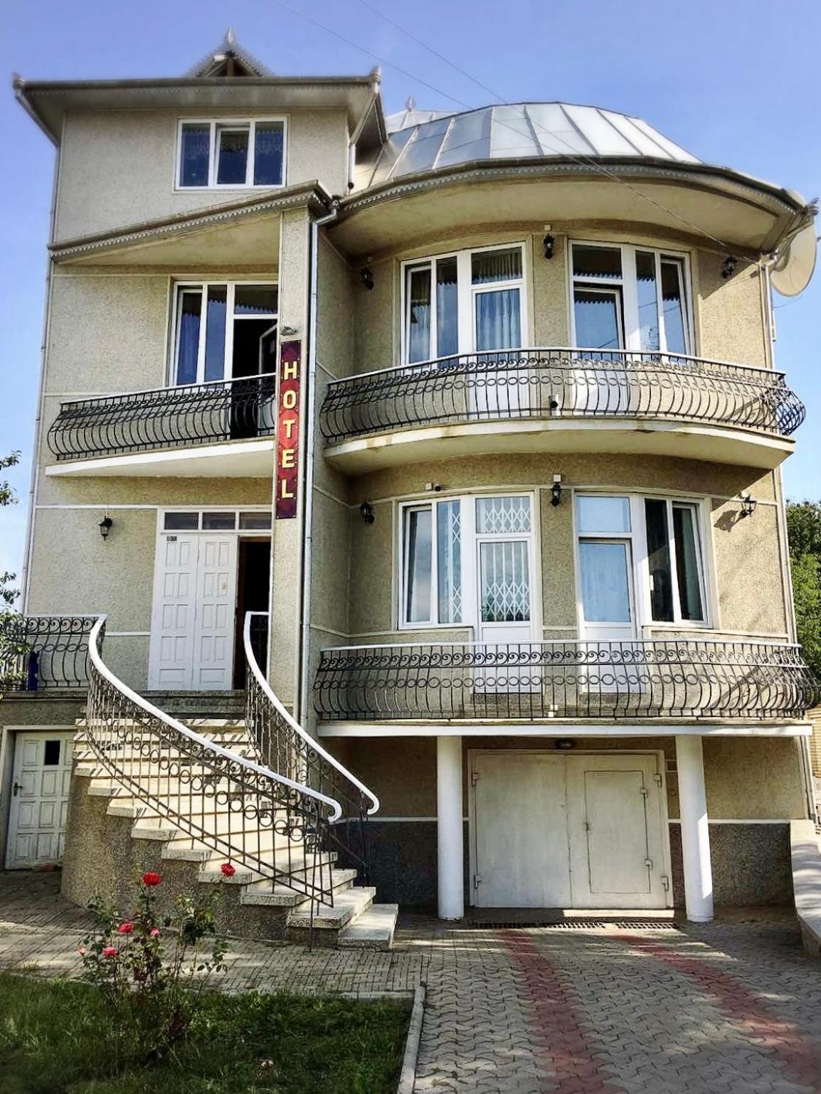 Mini-Hotel Sakvoyage Chernivtsi Bagian luar foto